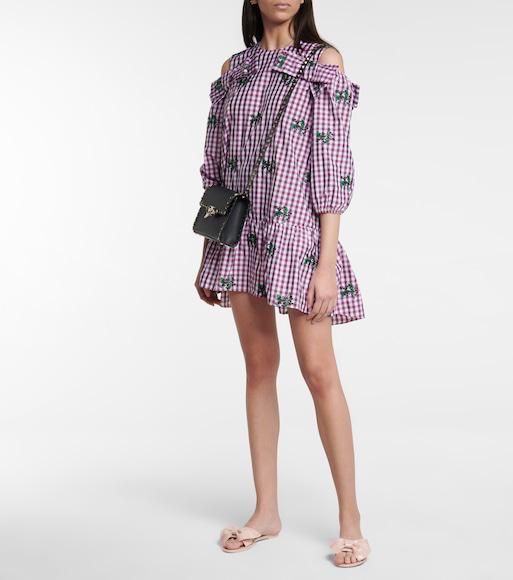 VALENTINO GARAVANI Grainy Calfskin Rockstud Flip Lock Flap Small Crossbody In Black