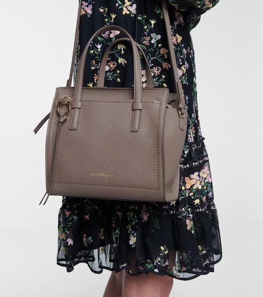 FERRAGAMO Vara Soft' Pumps In Black