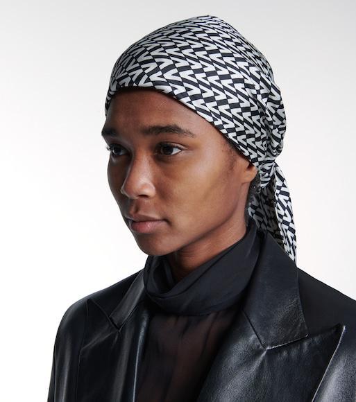 VALENTINO GARAVANI Roman Stud Leather Point-toe Flats In Black