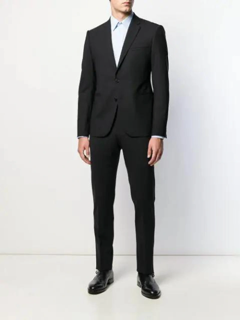 Farfetch's Post | 搭配: Emporio Armani Long Sleeve Shirt - 蓝色 In Blue；Emporio Armani Single-breasted Suit In Black