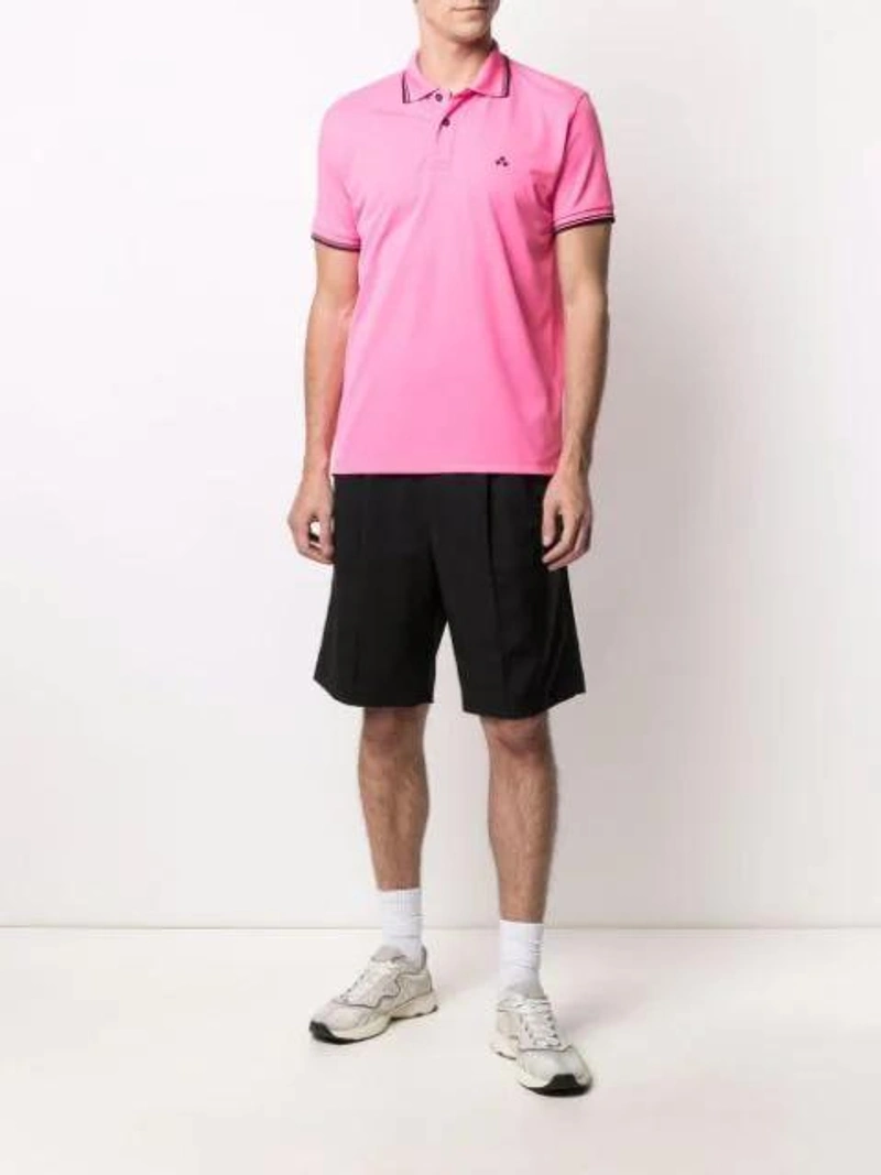 Farfetch's Post | 搭配: Peuterey Short-sleeved Polo Shirt In Pink；Y-3 黑色条纹运动短裤 In Black；Ader Error Logo Holdall In Black