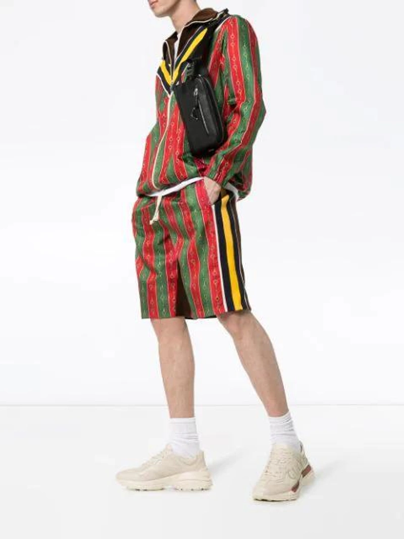 Farfetch's Post | 搭配: Gucci Colour Block Track Jacket - 多色 In 2073 Multi；Gucci Chain Print Shorts - 3010 Multi In 3010 Multi；Alyx Recycled Logo Printed Jersey T-shirt In White