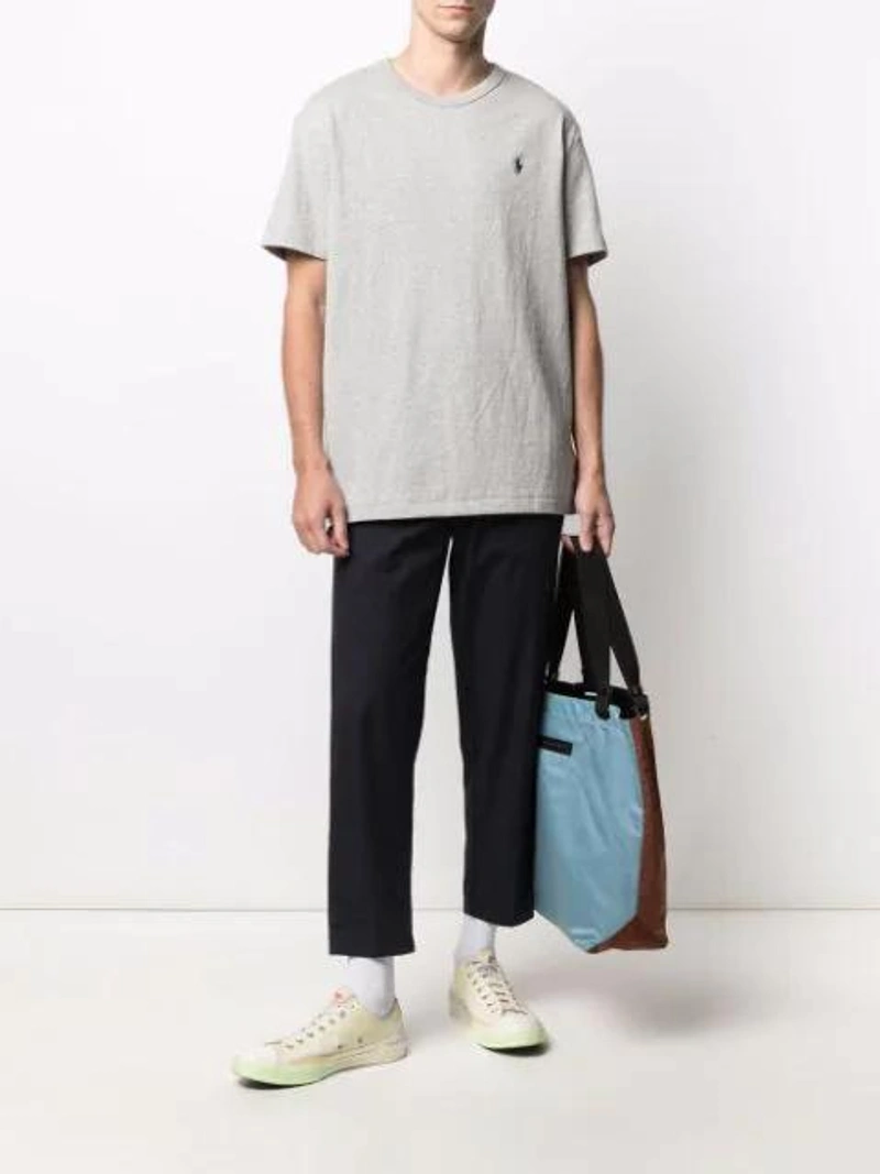 Farfetch's Post | Wearing: Polo Ralph Lauren Embroidered Logo T-shirt In Grey; Maison Kitsuné 'city' Hose Mit Kordelzug In Blue; Marni Two-tone Tote Bag In Brown
