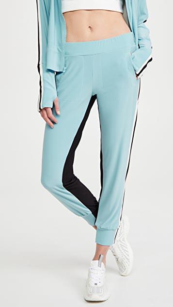 BEYOND YOGA Spacedye Slim Racerback Cropped Tank Top In Cloud White