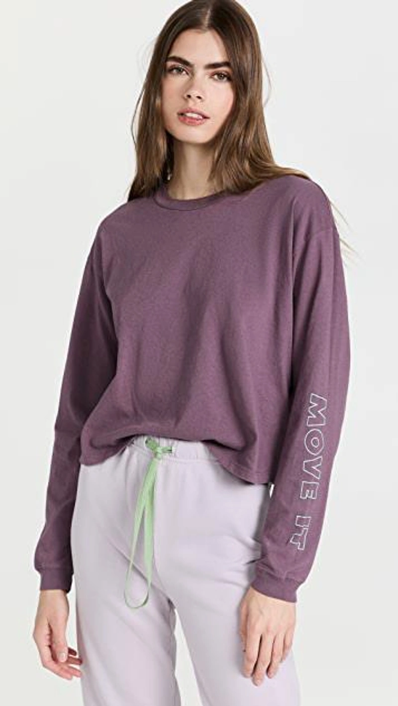 shopbop.com's Posts | 搭配: Mother The L/s Twister Crop Get Physical Flint T-shirt In Purple - Size X-large (also In Xs, S,m, L)；Mother The Bender Ankle Cotton Joggers In Iris；Vans Retro Cali Sk8-hi Tapered Sneakers In Marshmallow/spectrum Blue