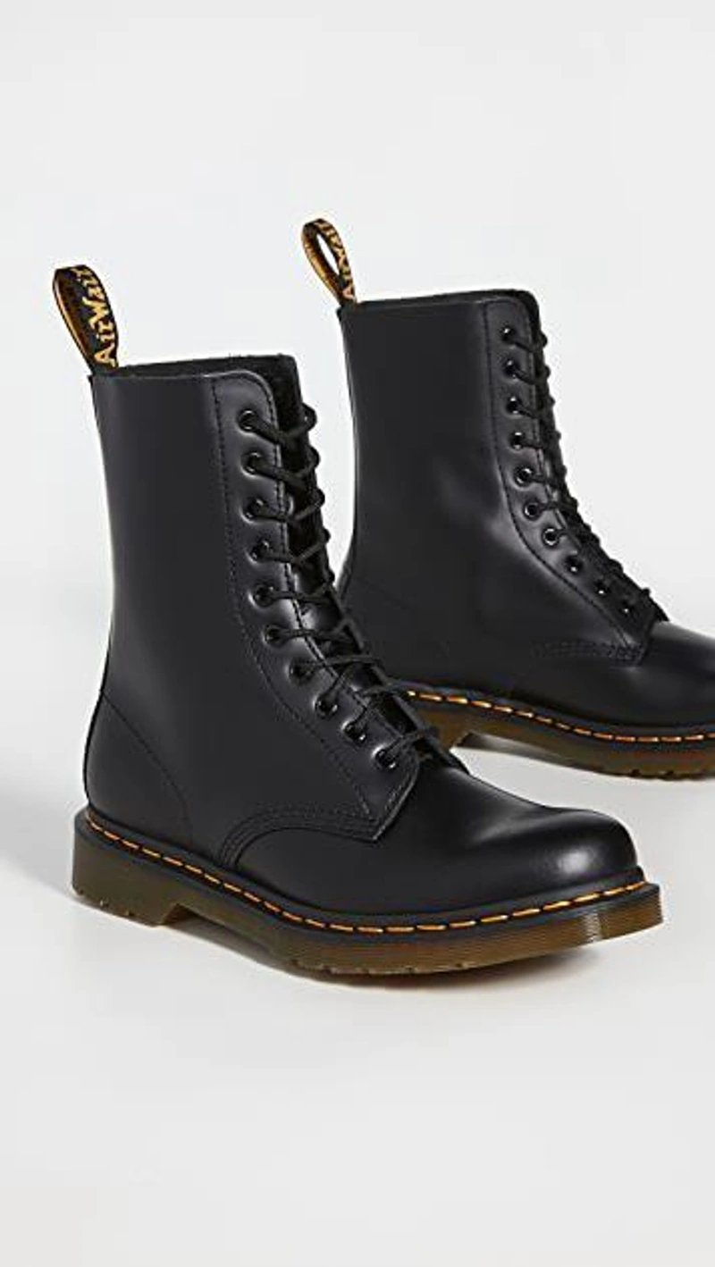 shopbop.com's Posts | 搭配: Dr. Martens' Original 8-eye Boots In Black 11822006