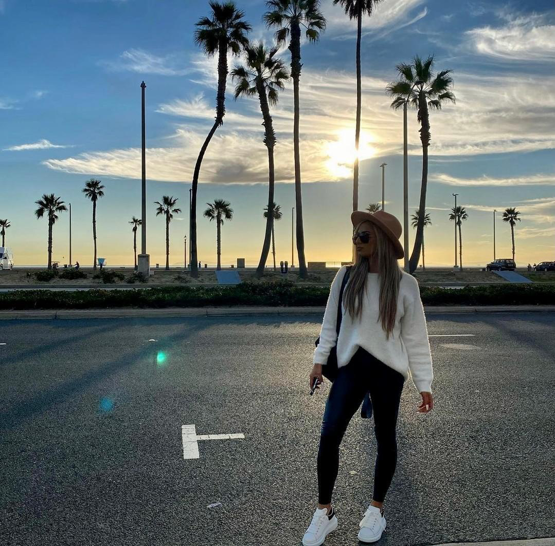 ALEXANDER MCQUEEN Alexander Mc Queen White And Black Oversized Sneakers In Neutral