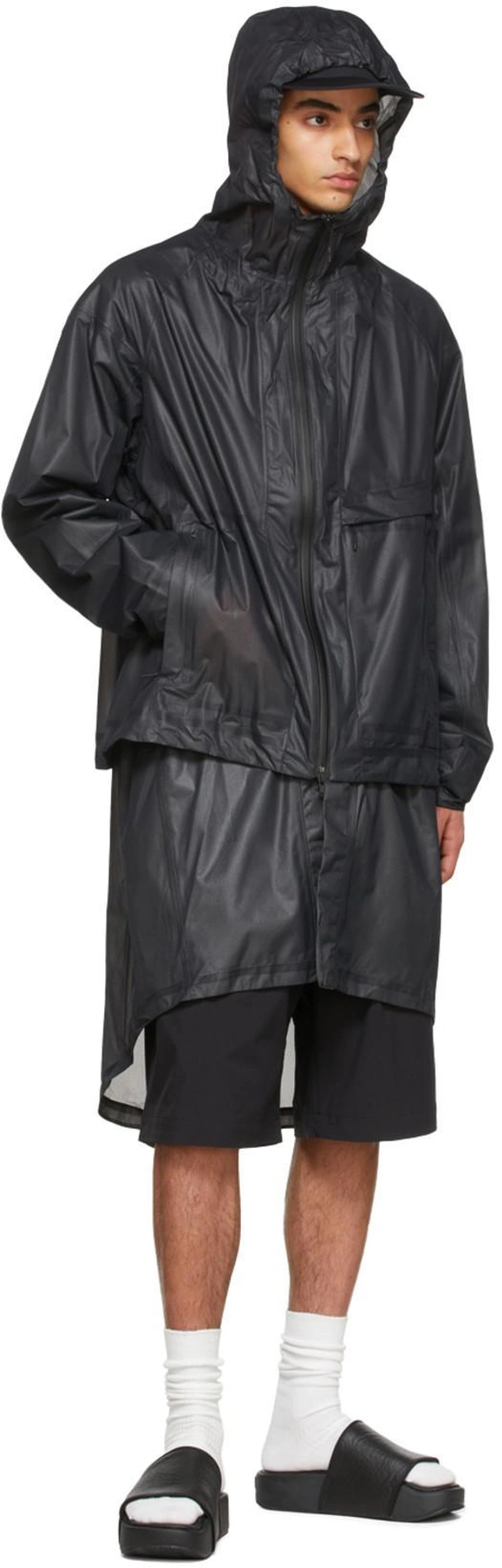 SSENSE's Post | 搭配: Y-3 20th Anniversary Logo棉质卫衣 In Black；Y-3 Black Cotton Shorts；Y-3 Black Nylon Coat