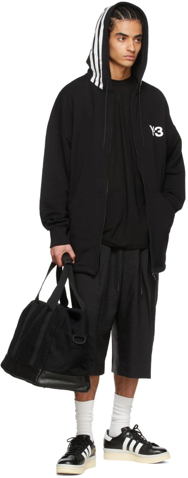 SSENSE's Post | 搭配: Y-3 Classic Logo棉质平纹针织t恤 In Black；Y-3 抽绳短裤 In Black；Y-3 Black Canvas Classic Weekender Bag