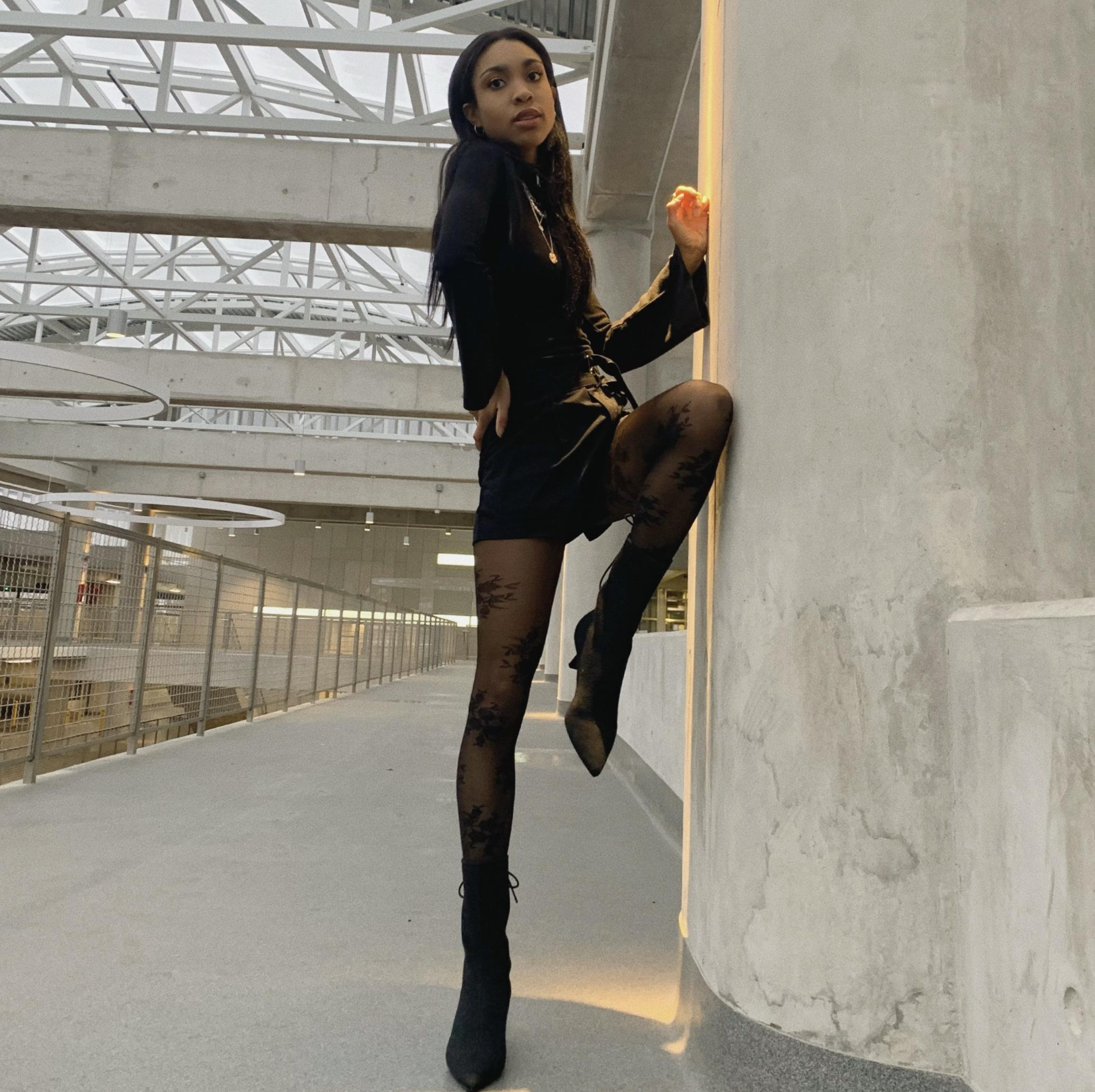 GUCCI Logo Diamond-embellished Tights In Black