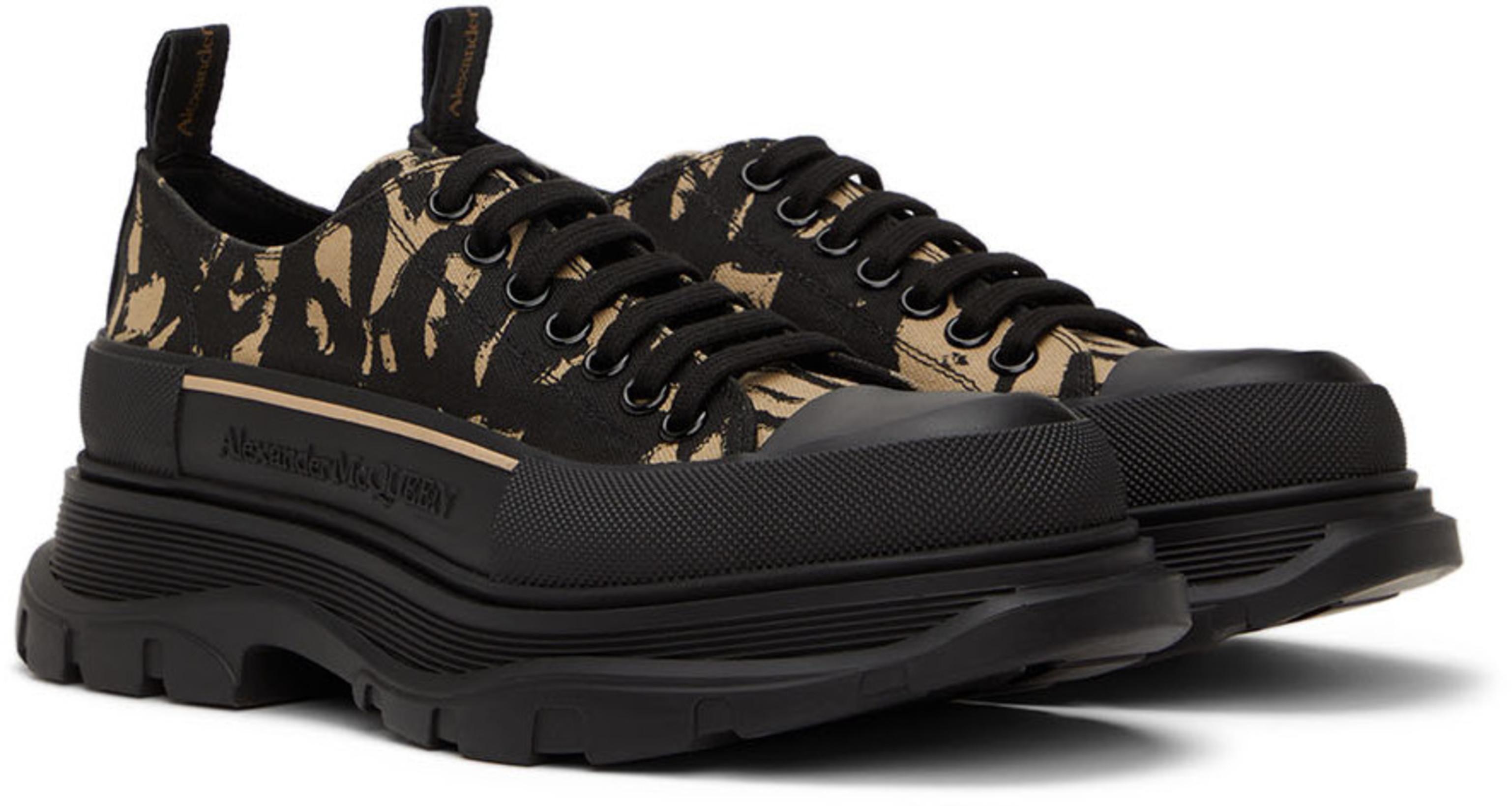 ALEXANDER MCQUEEN Bermuda Shorts With Graffiti Logo Print In Sky Blue