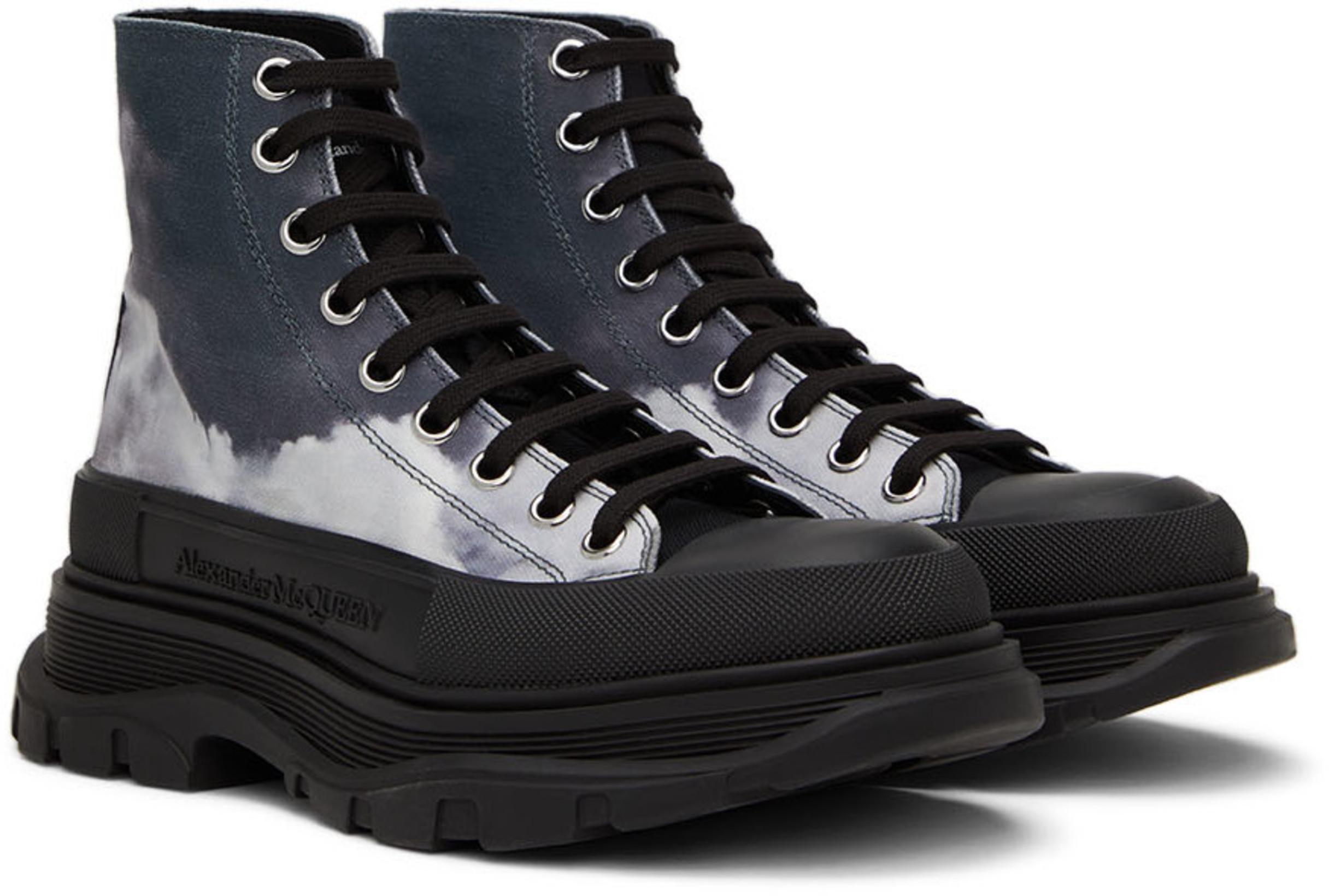 ALEXANDER MCQUEEN Bermuda Shorts With Graffiti Logo Print In Sky Blue