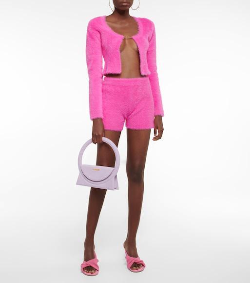 JACQUEMUS Gold Toned Logo Charm Cropped Cardigan In Pink