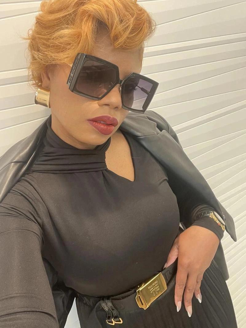 TOM FORD Shade And Illuminate Soft Radiance Foundation Spf 50 In 8.7 Golden Almond