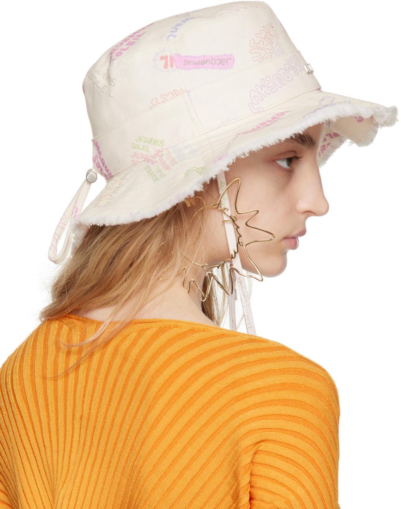 JACQUEMUS ‘pralu' Gold Toned Logo Charm Long Sleeve Cropped Cardigan In Orange