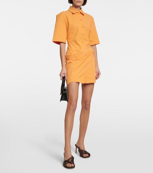 JACQUEMUS Asymmetric Signature Logo Earrings In Gold