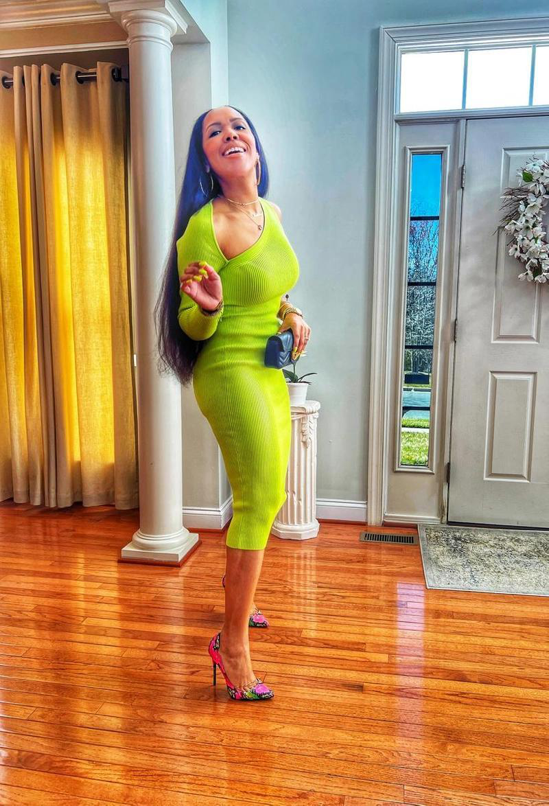 GUCCI Ggmarmont系列女士牛皮革中号绗缝单肩包 In Black