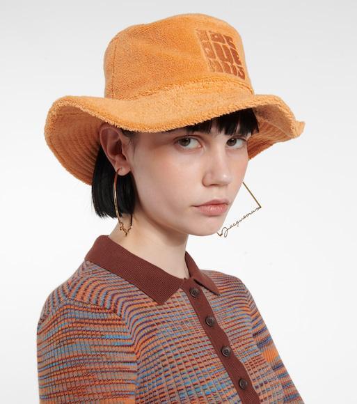 JACQUEMUS Asymmetric Signature Logo Earrings In Gold