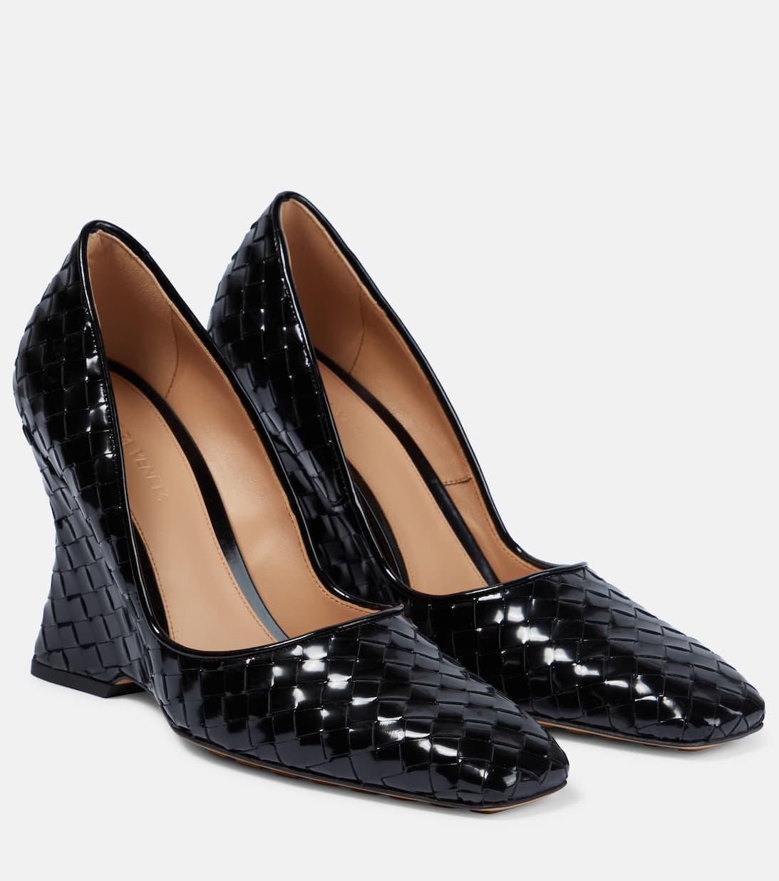 BOTTEGA VENETA East-west Andiamo Leather Top Handle Bag In Black