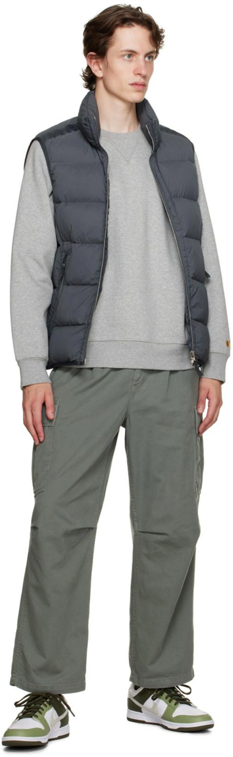 SSENSE's Post | 搭配: Carhartt Gray Chase Sweatshirt In 00m Grey Heather / G；Carhartt Green Cole Cargo Pants In 1nd Smoke Green；Stone Island Gray Seamless Tunnel Down Vest In Grey