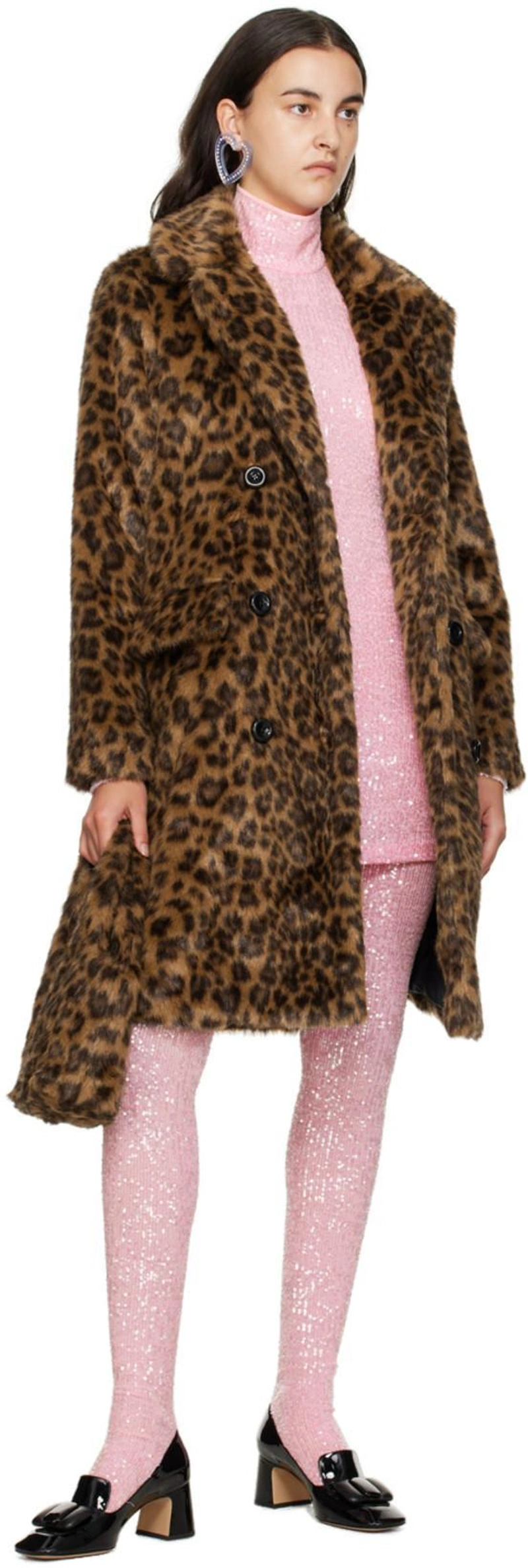 SSENSE's Post | 搭配: Safsafu Big Heart 晶饰耳环 In Beige；Anna Sui Brown Leopard Faux-fur Coat In Brown Multi；Anna Sui Ssense Exclusive Pink Minidress In Baby Pink