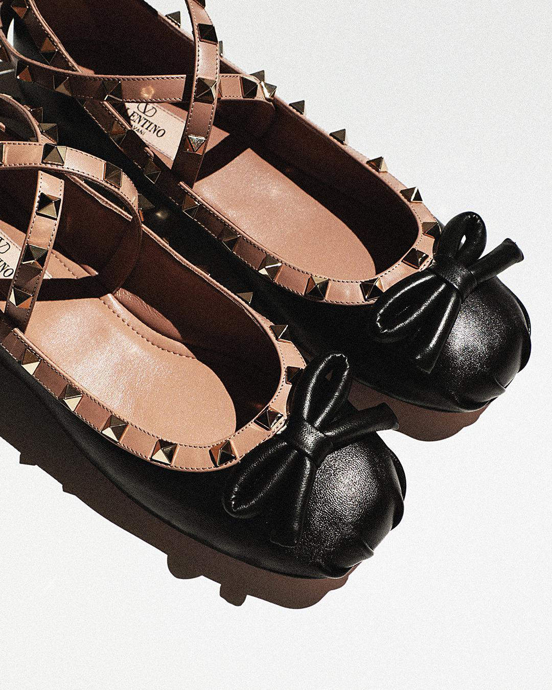 VALENTINO GARAVANI Rockstud Leather Ballet Flats In Black