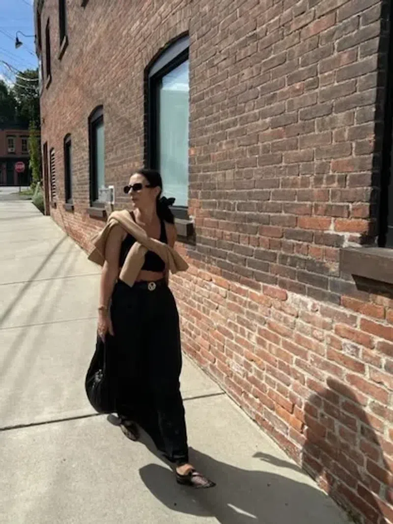 MIU MIU Logo Round Sunglasses In Black