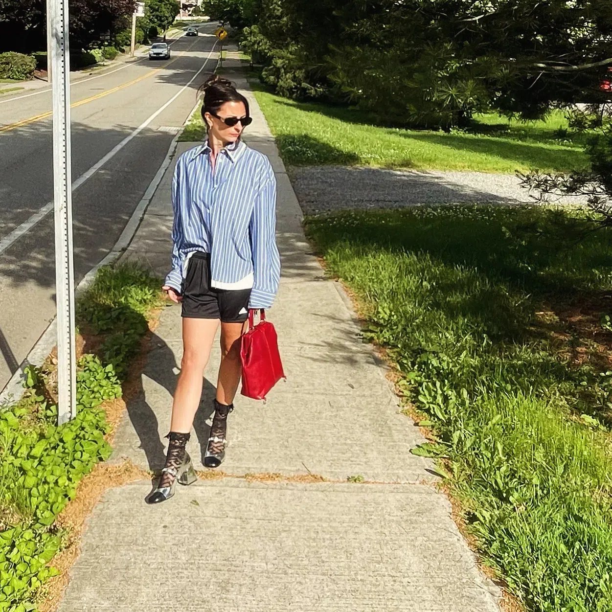 MIU MIU Logo Round Sunglasses In Black