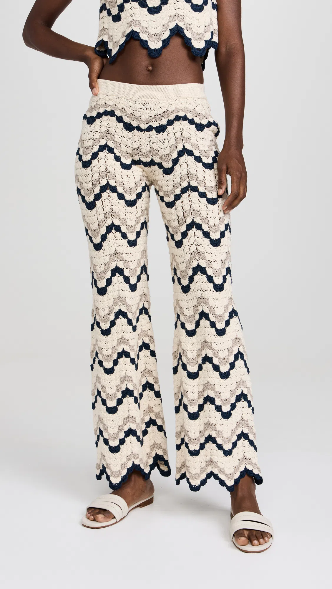 CULT GAIA Ubah Shell Leather Clutch Bag In 象牙色