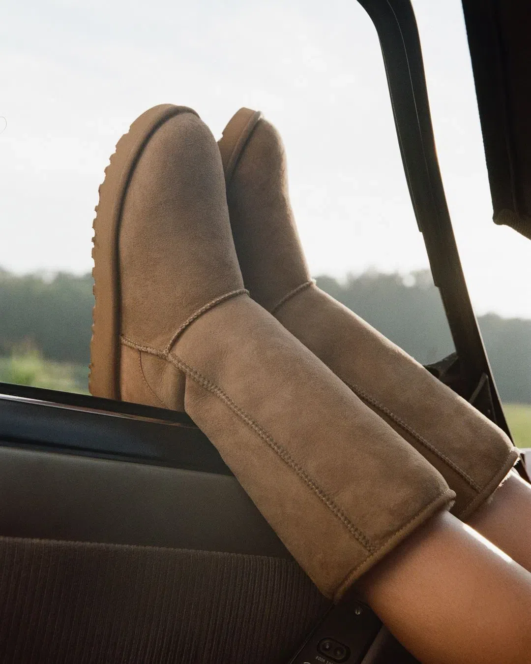 UGG Classic Short Beige Boots With Logo Patch On The Rear And Shearling Lining In Suede Woman In Nude