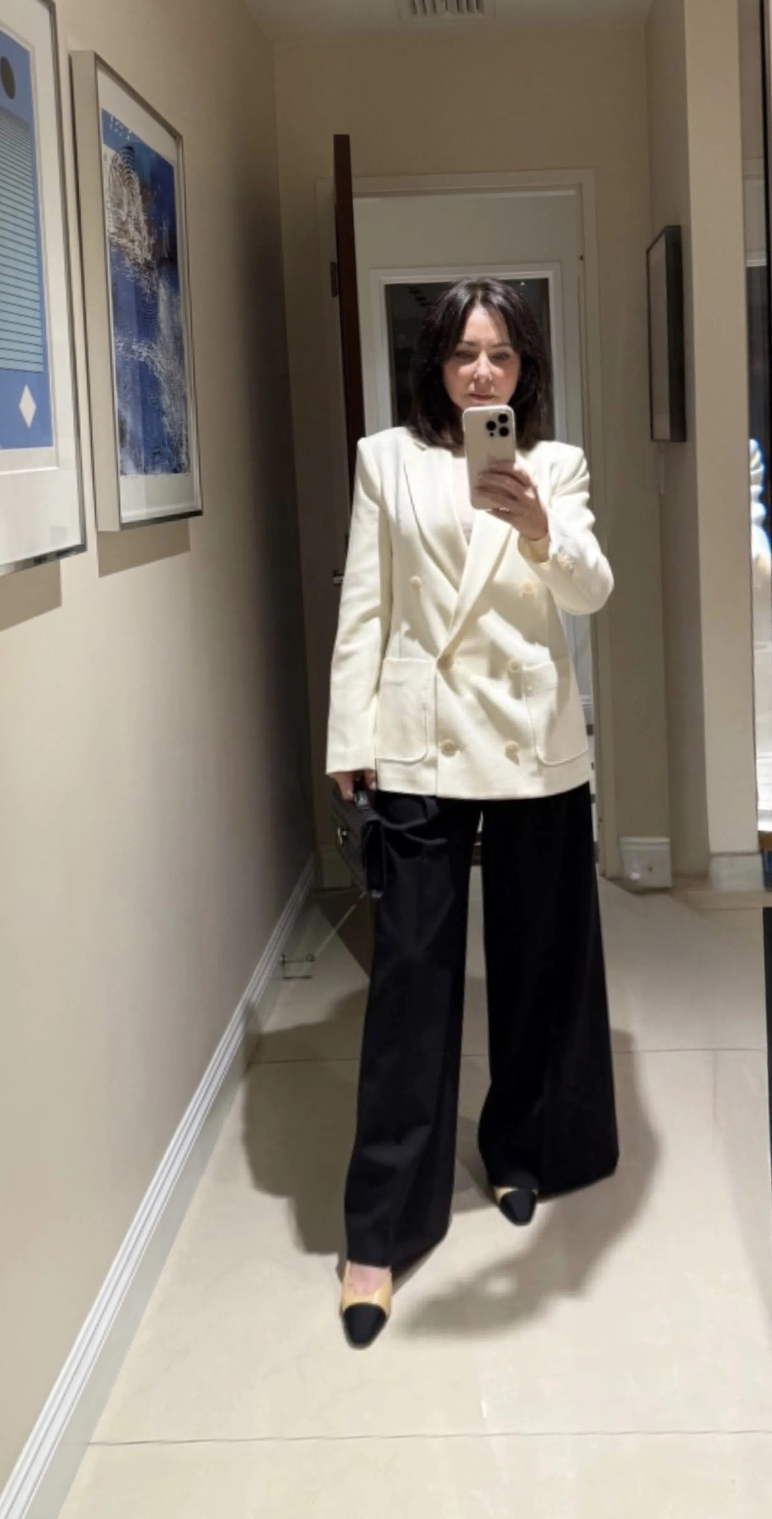 BOTTEGA VENETA Women Leather Andiamo Clutch With Intrecciato Motif In Black