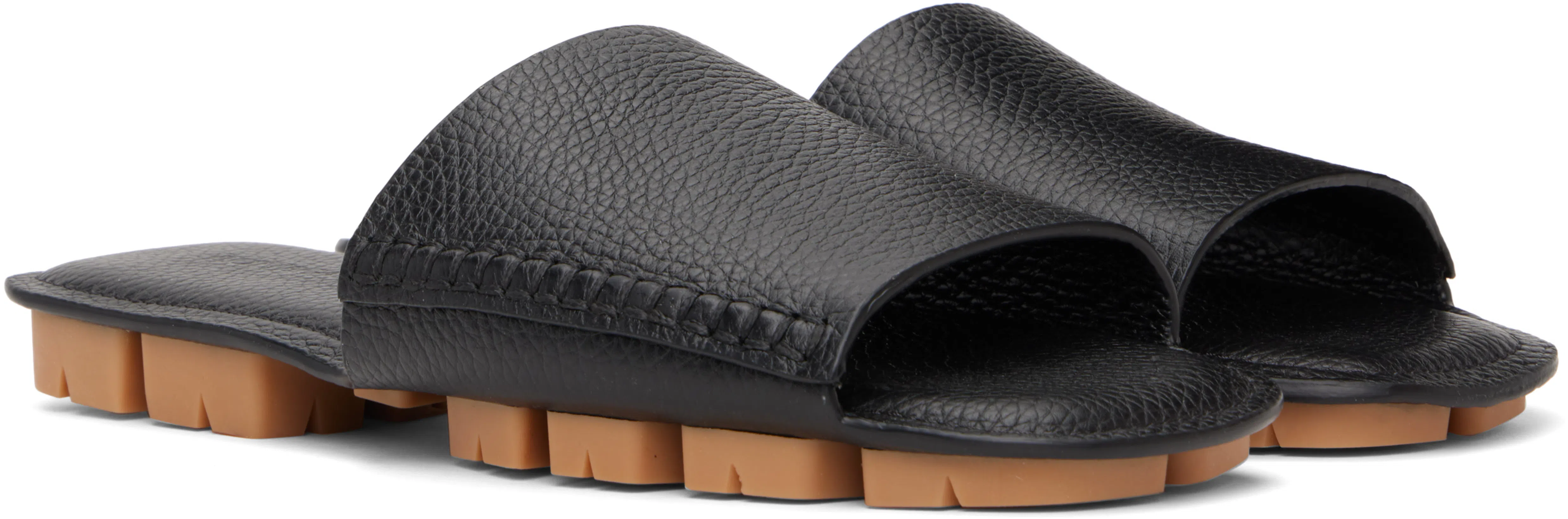 BOTTEGA VENETA Black Cobble Messenger Bag In Black-gold