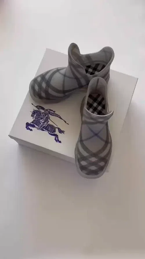 BURBERRY Gray Check Rubber Marsh Low Rain Boots In Multi