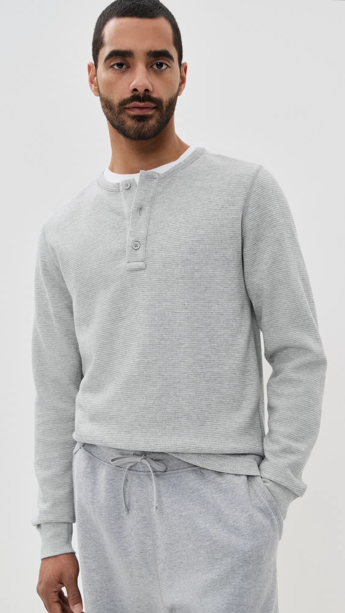 REIGNING CHAMP Lightweight Waffle Standard Henley Hgrey