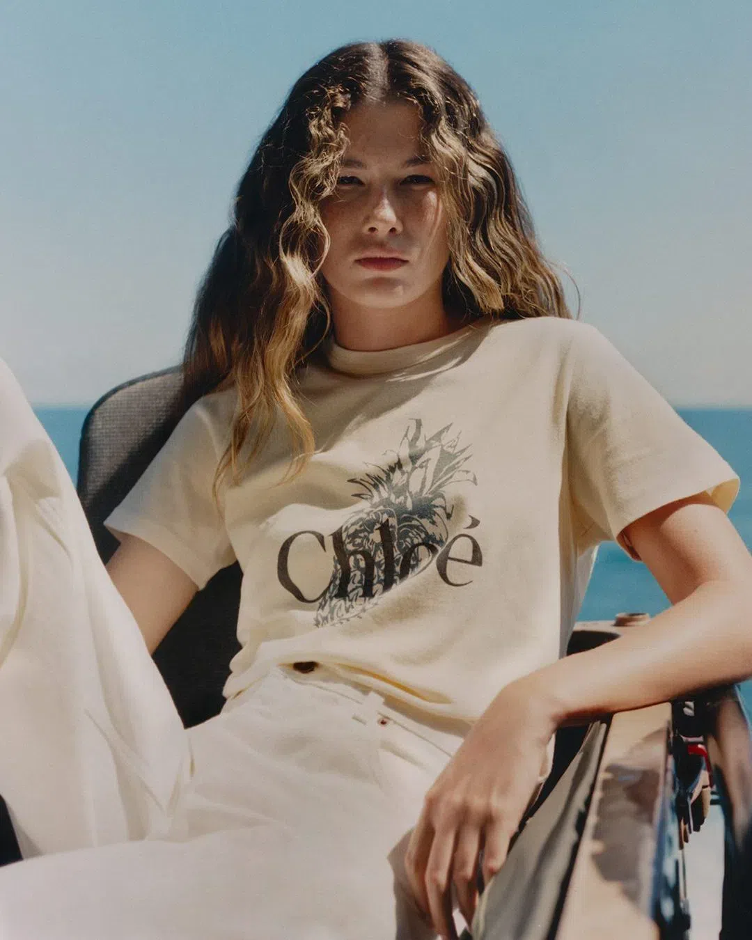 CHLOÉ Peach Orange T-shirt With Ananas Print. In White