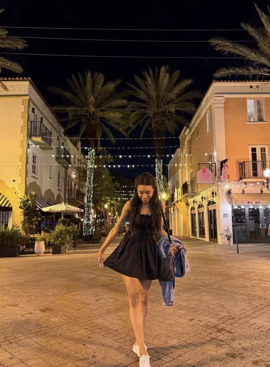 VALENTINO GARAVANI White Rockstud Elegant Sneakers With Golden Studs