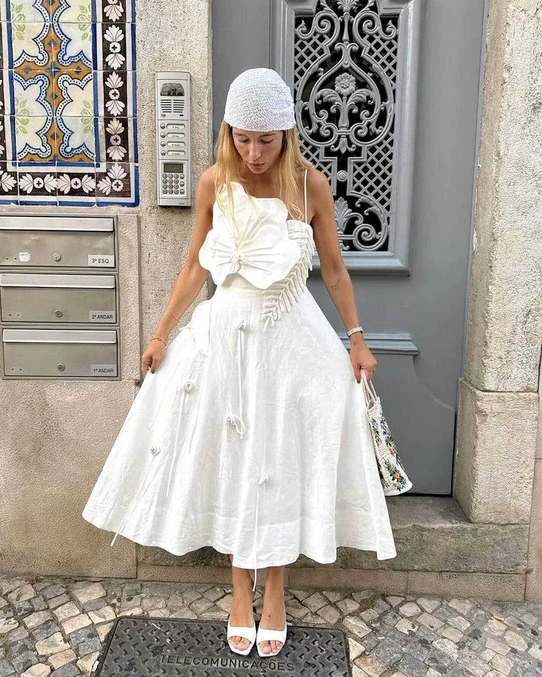 FARM RIO Off-white Flowers Richelieu Euroflax Premium Linen Blouse