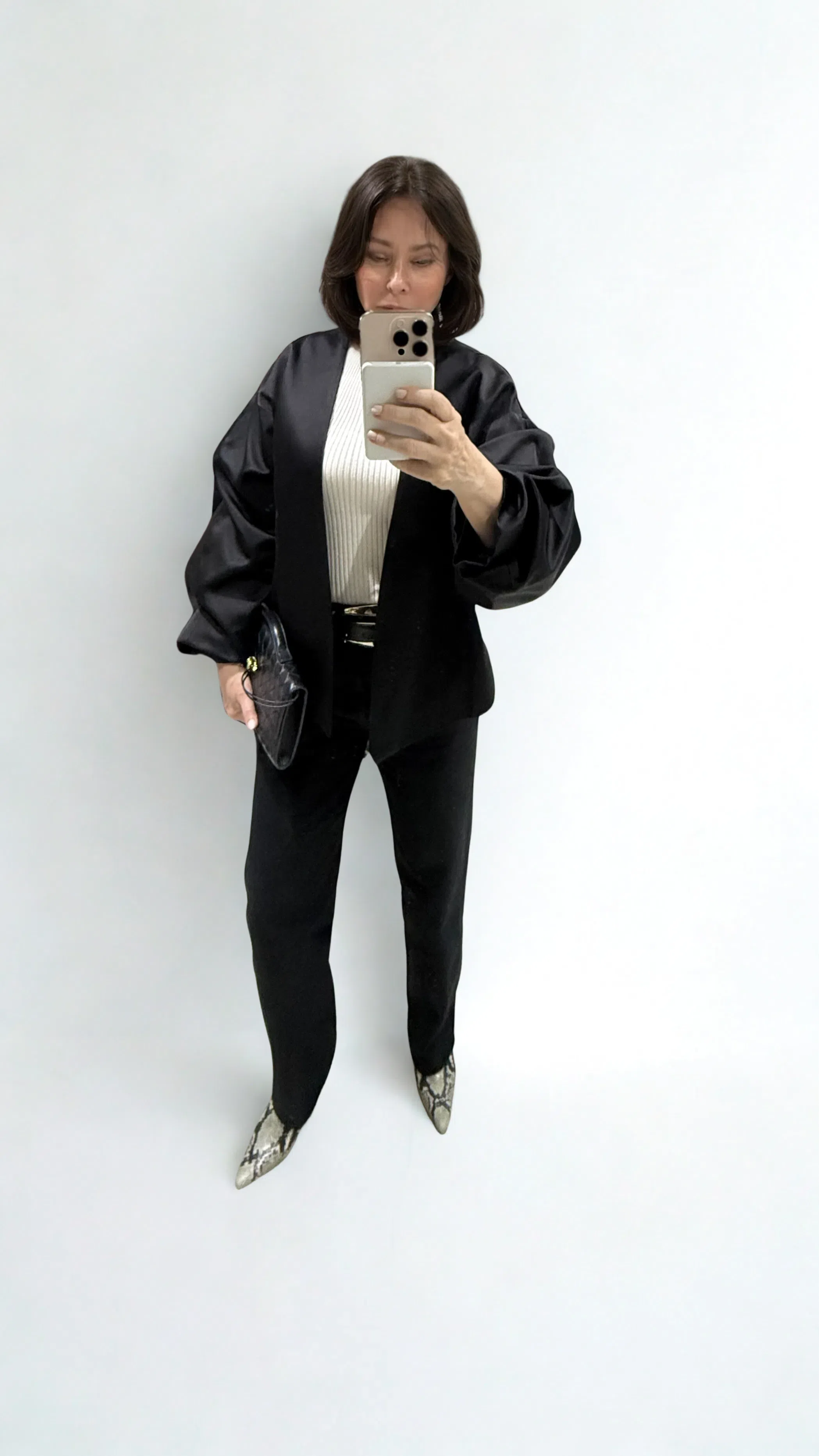 BOTTEGA VENETA Women Leather Andiamo Clutch With Intrecciato Motif In Black