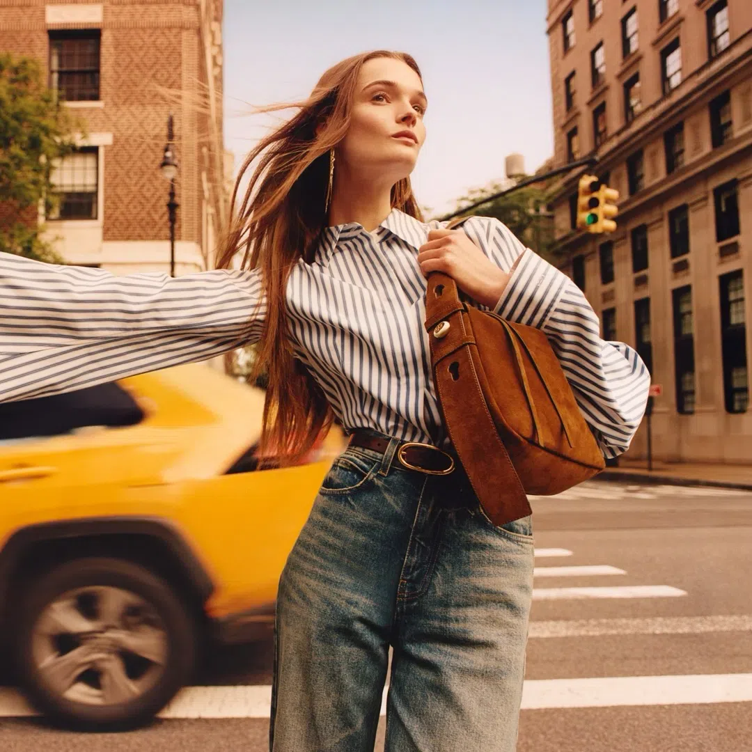 TORY BURCH Jacquemus Ovalo Clutch In Tiramisu