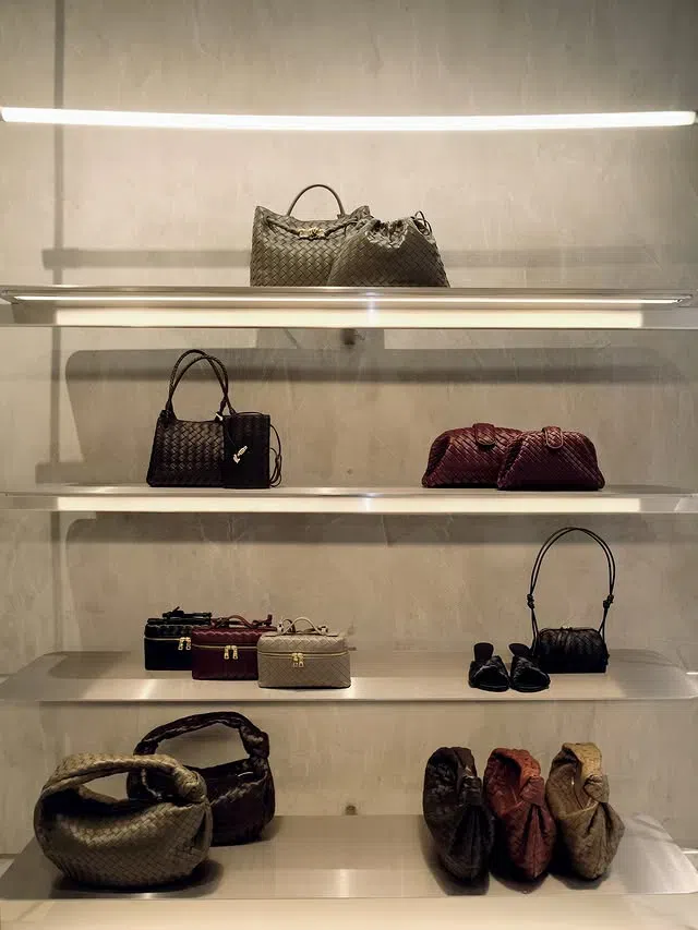 BOTTEGA VENETA Leather Jodie Top-handle Bag In Green