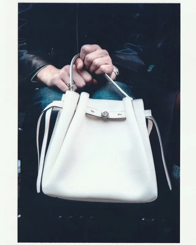 TORY BURCH Romy Bucket Bag In Light Cream