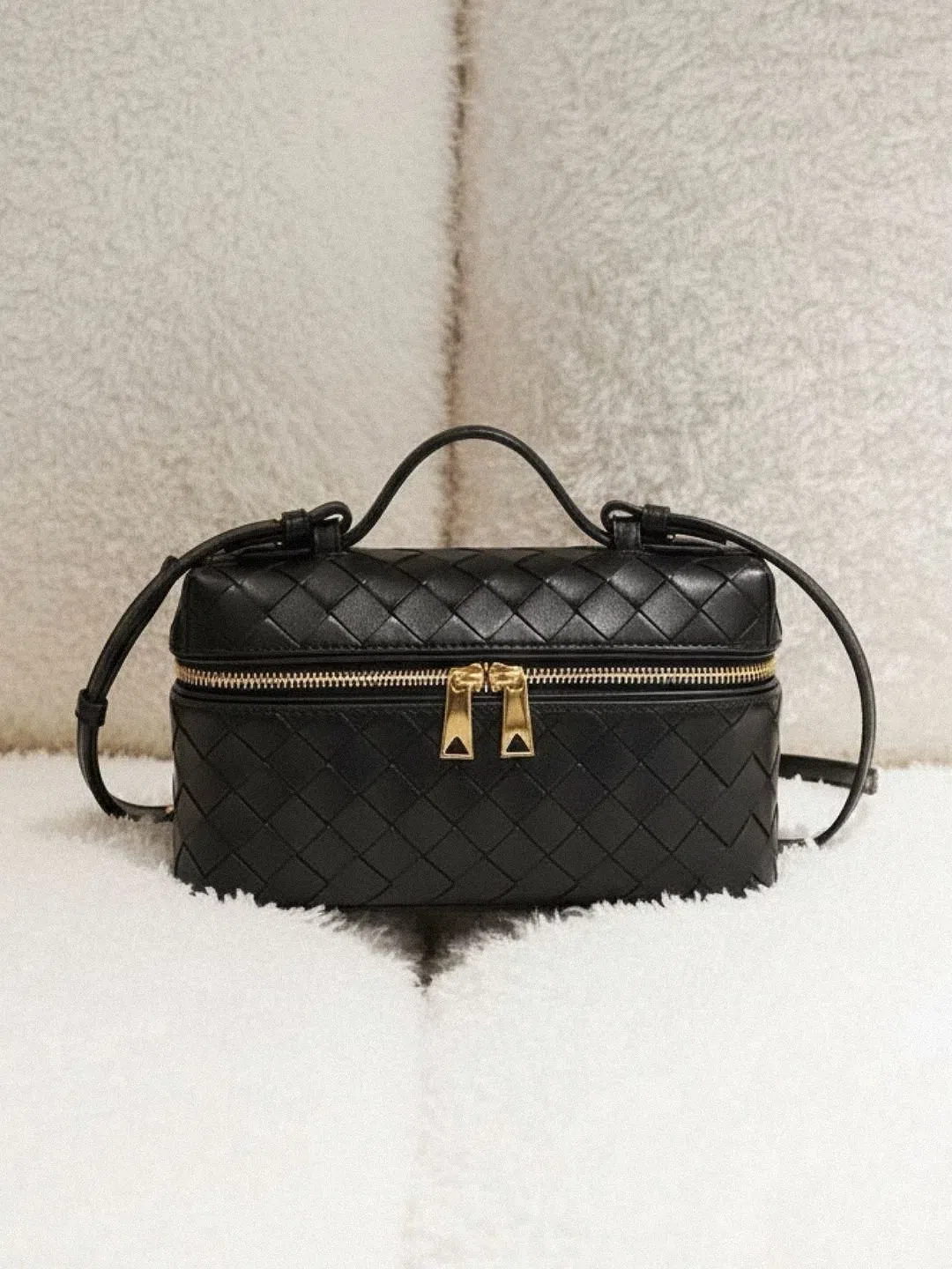 BOTTEGA VENETA Women Leather Andiamo Clutch With Intrecciato Motif In Black