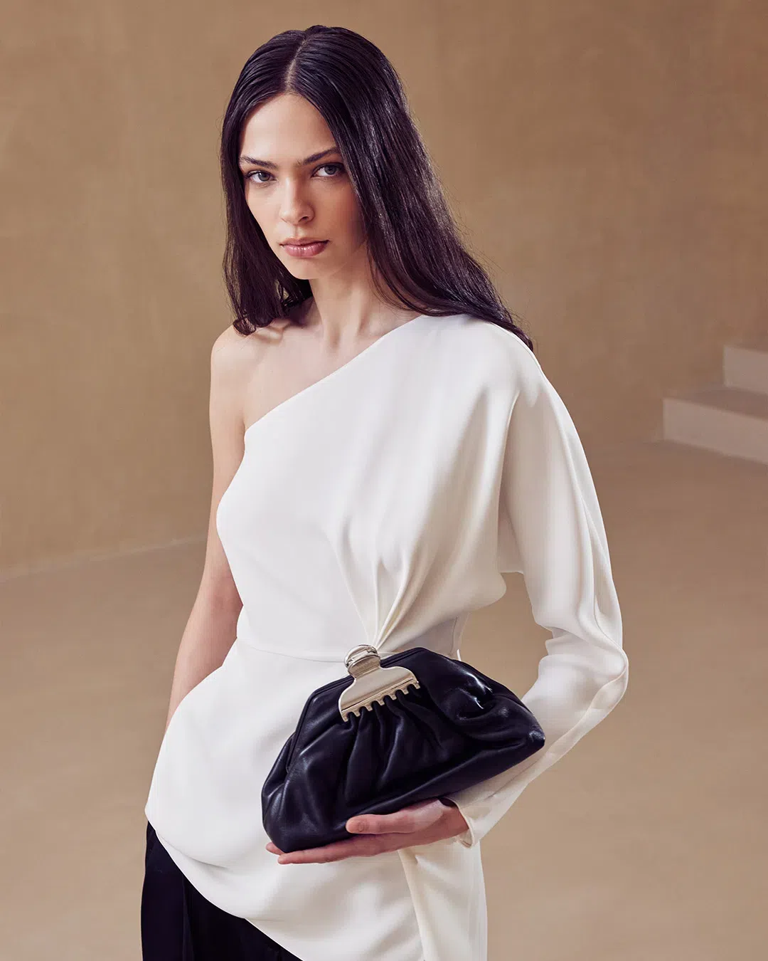 MARC JACOBS Claw Clip Small Black Clutch With Chain Strap And Clasp Detail In Leather Woman