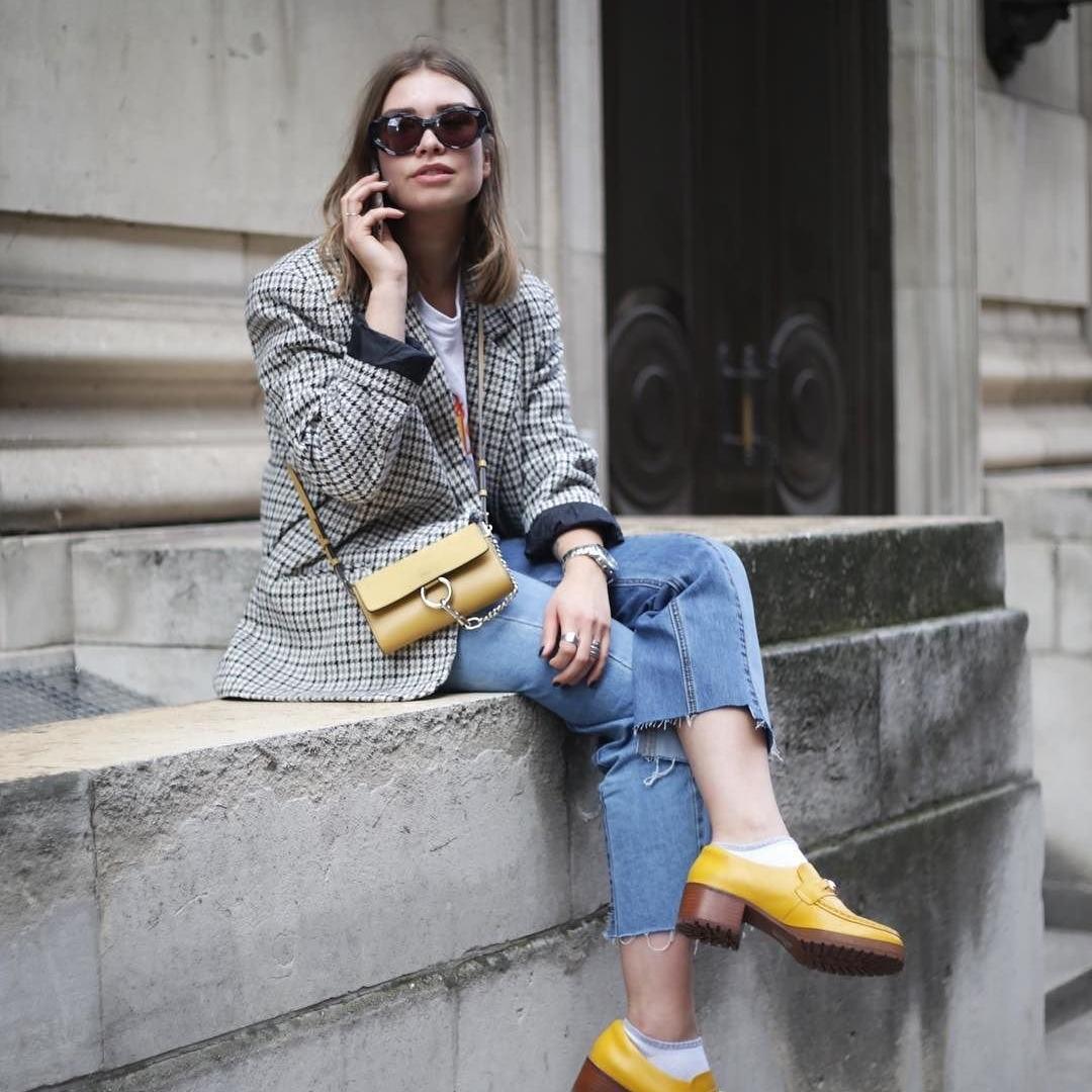 MOTHER Raw Hem Cropped Jeans In Blue