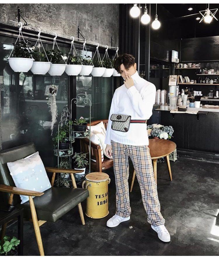 gucci supreme belt bag review