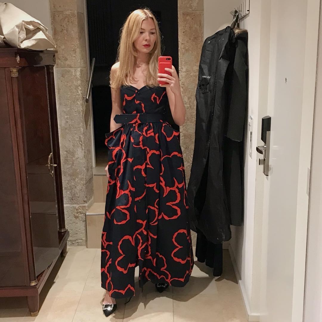 ROGER VIVIER Embellished Satin Pumps In Black