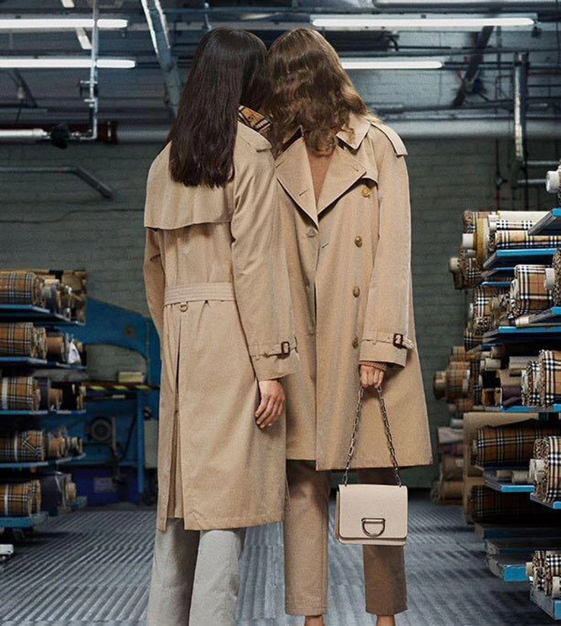 Selfridges's Posts | Wearing: Burberry The Westminster Heritage Long Cotton Trench Coat In Honey