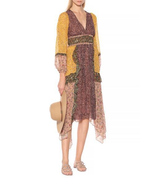 VALENTINO GARAVANI Flat Sole Rockstud Leather Sandals In A76 Candy Rose