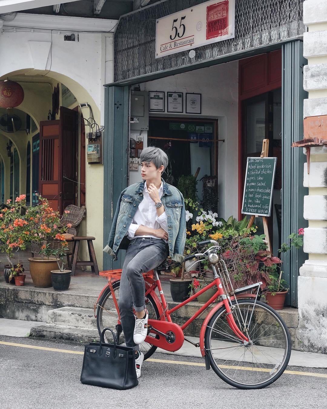 GUCCI Men's New Ace Embroidered Low-top Sneakers In Bianco