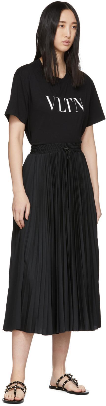 VALENTINO GARAVANI Summer Rockstud Thong Sandals In Black